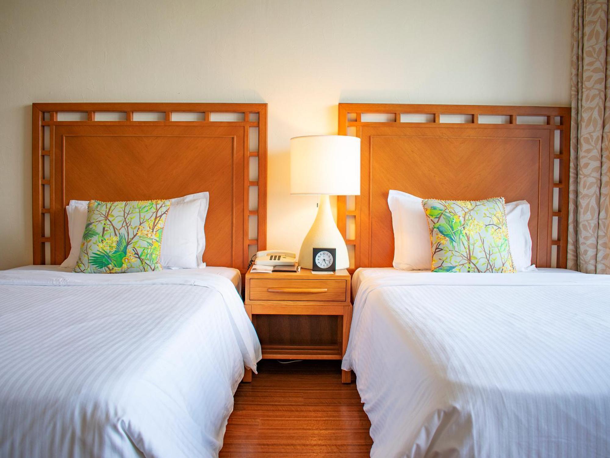 The Moon Beach Museum Resort Onna Bilik gambar