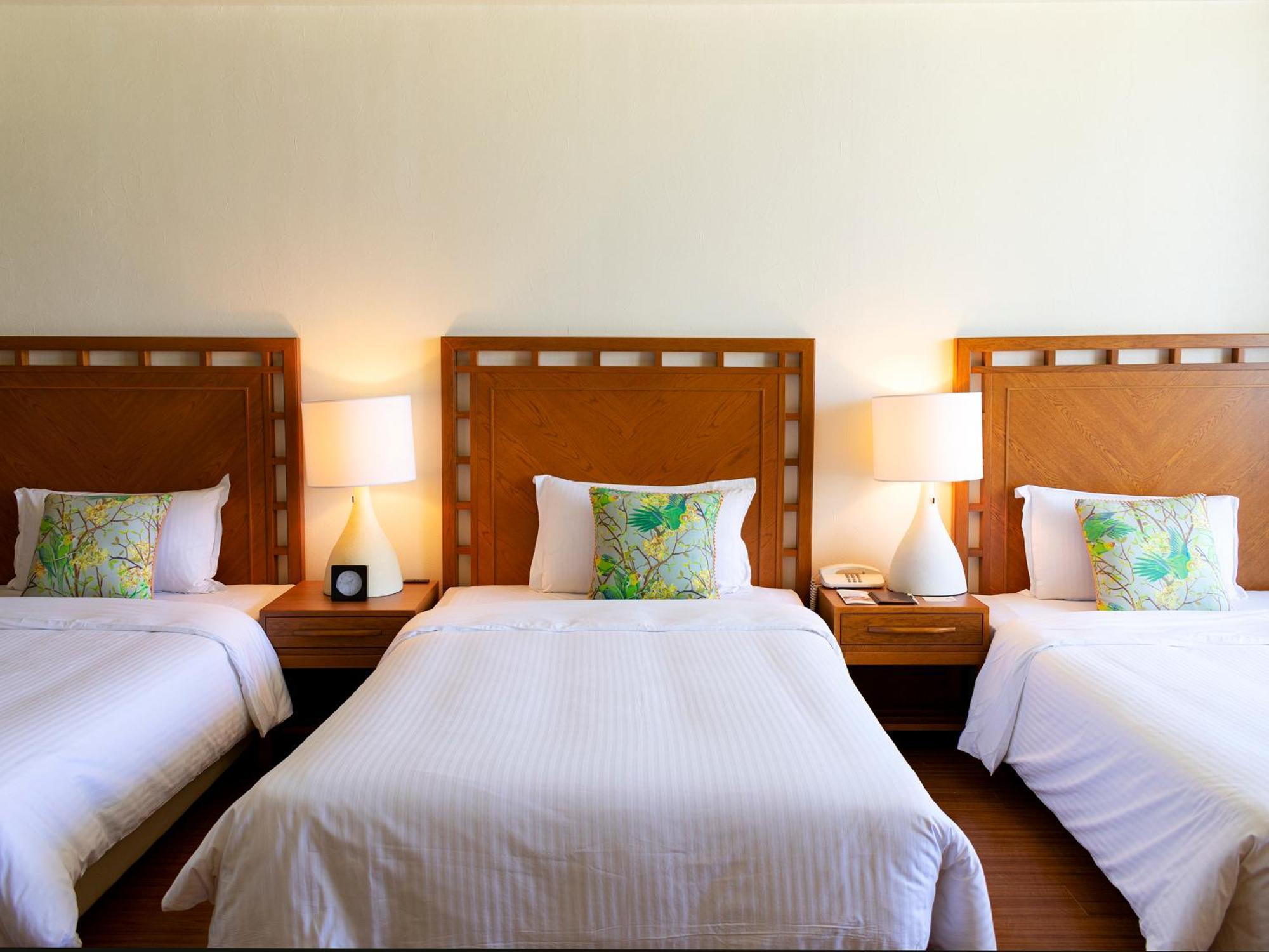 The Moon Beach Museum Resort Onna Bilik gambar