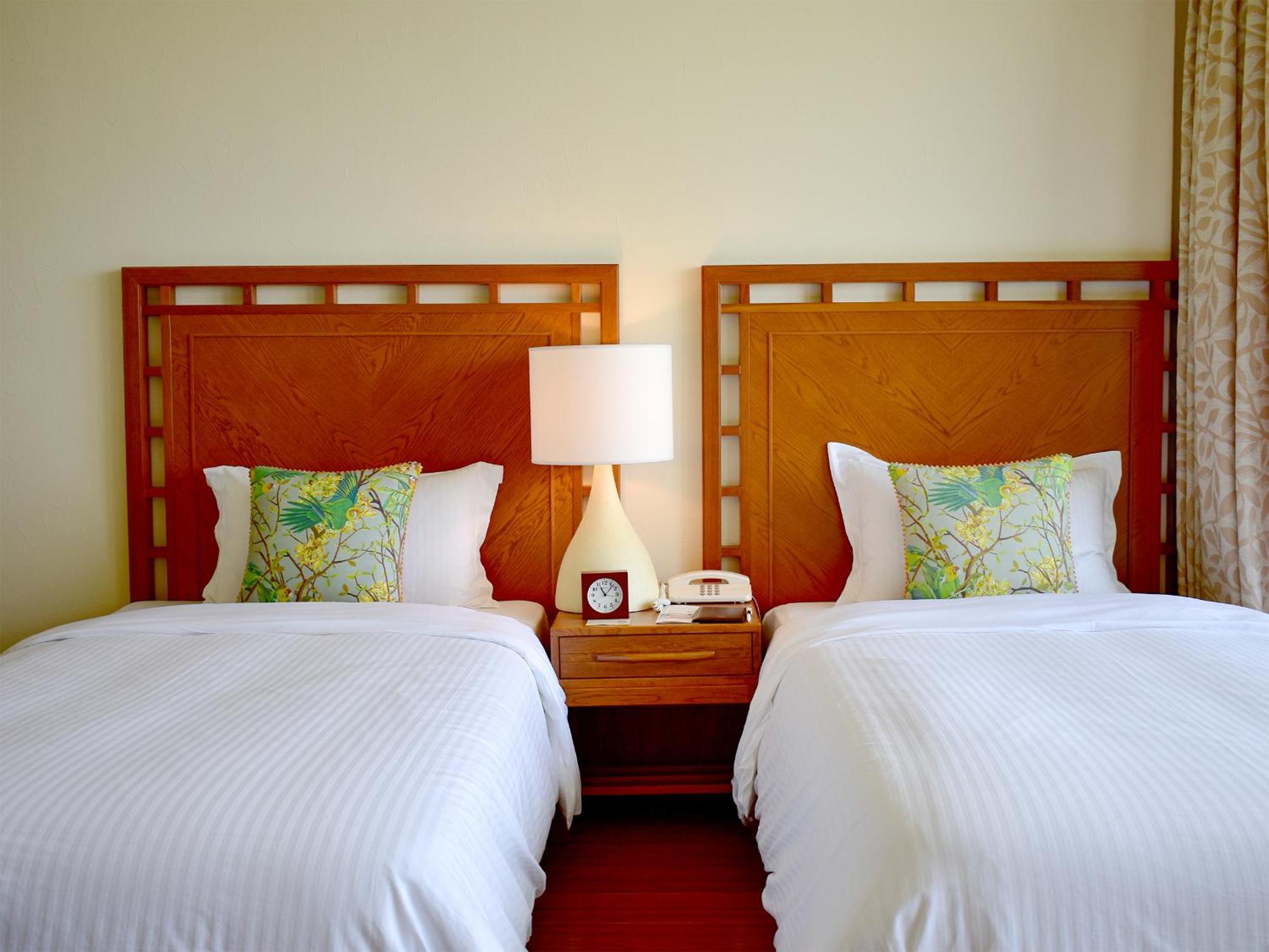 The Moon Beach Museum Resort Onna Bilik gambar