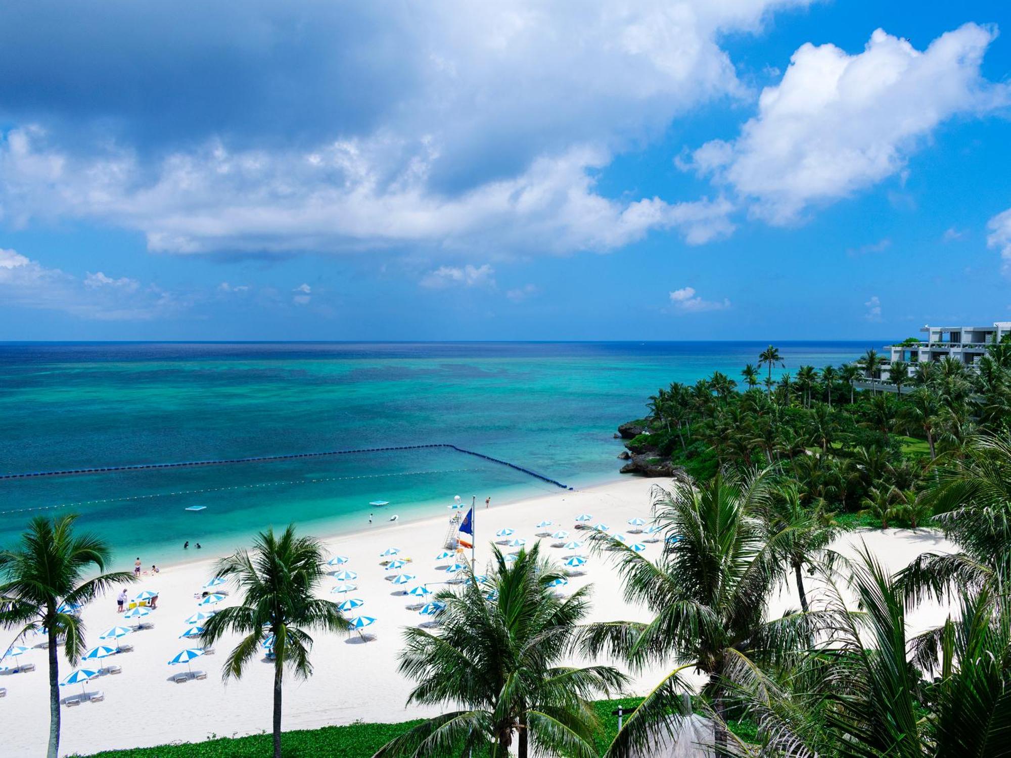 The Moon Beach Museum Resort Onna Bilik gambar