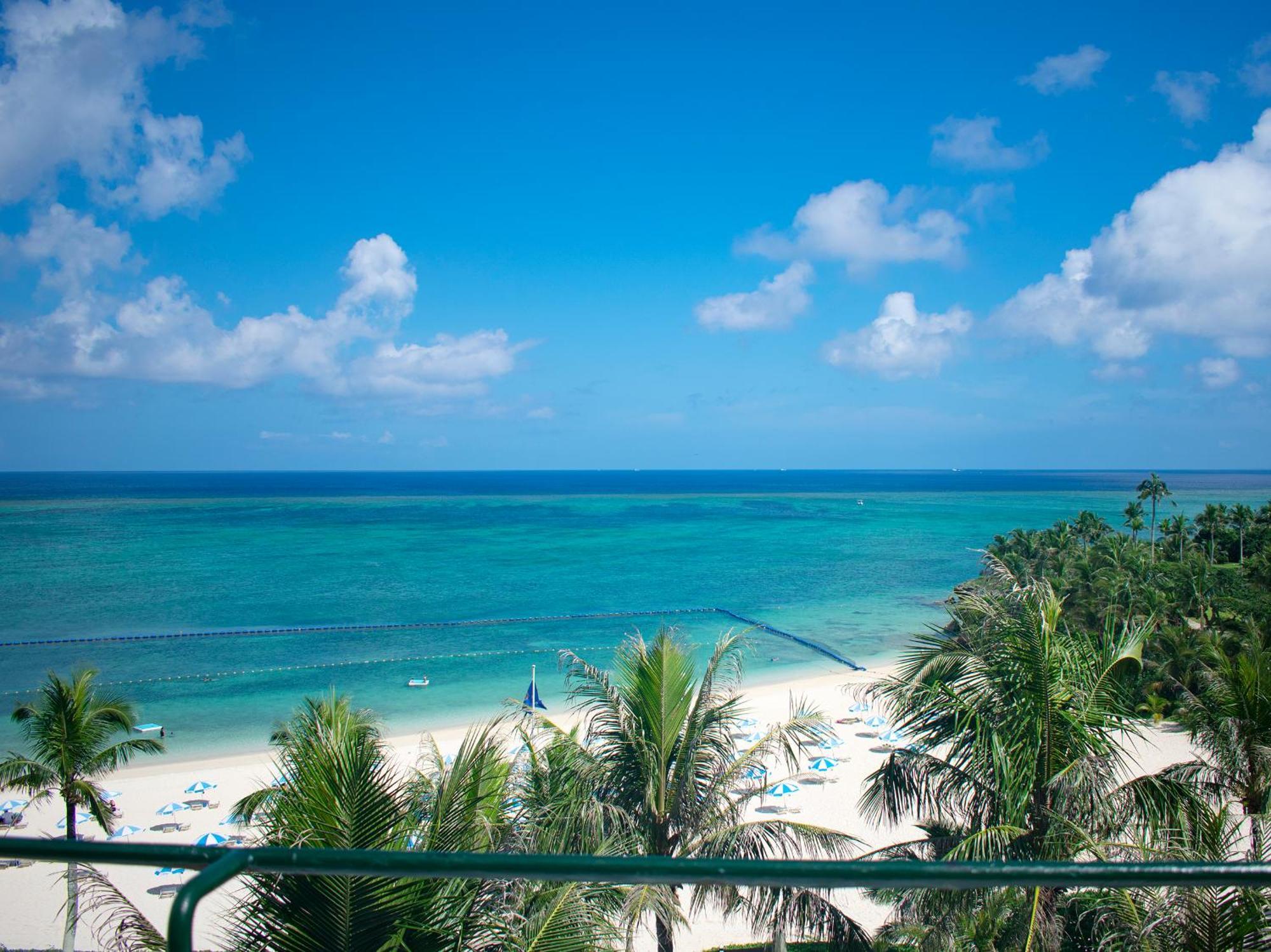 The Moon Beach Museum Resort Onna Bilik gambar